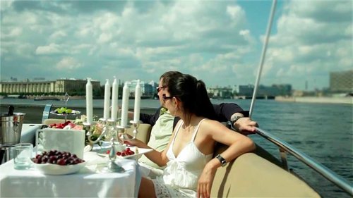 Романтическое свидание на катере в СПб