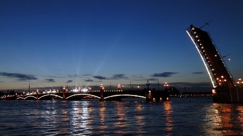 Ночная экскурсия на теплоходе - развод Троицкого моста